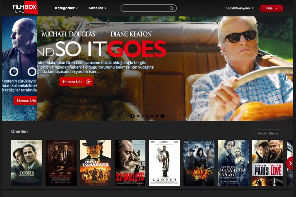 Evdeyiz ama eğlenceyi telefondan izlemeyi seviyoruz