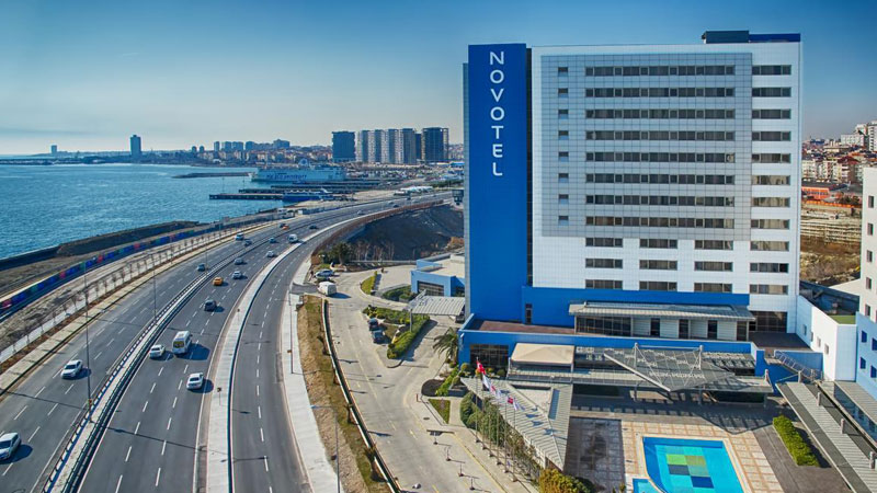 Novotel sağlık çalışanlarını otelden çıkarmak istedi, sonra “yanlış anlaşıldık” dedi Novotel sağlık çalışanlarını otelden çıkarmak istedi, sonra “yanlış anlaşıldık” dedi