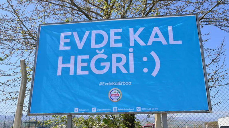 Belediyelerden koronavirüs uyarıları: "Evden bi'yere ırganman", "Eccük daha sabır" Belediyelerden koronavirüs uyarıları: "Evden bi'yere ırganman", "Eccük daha sabır"