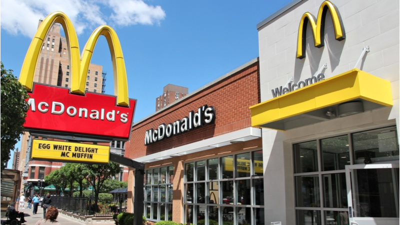 McDonald’s ABD’de gelirinin yüzde 10’unu çalışanlarına vereceğini duyurdu McDonald’s ABD’de gelirinin yüzde 10’unu çalışanlarına vereceğini duyurdu