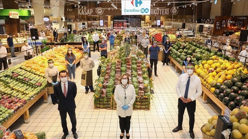 Güler Sabancı´dan market çalışanlarına teşekkür ziyareti Güler Sabancı´dan market çalışanlarına teşekkür ziyareti