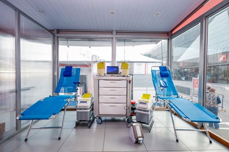 Chevrolet, kamyonunu kan bağışı merkezine çeviriyor Chevrolet, kamyonunu kan bağışı merkezine çeviriyor