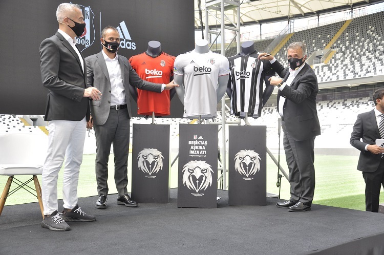 Beşiktaş yeni formalarını tanıttı