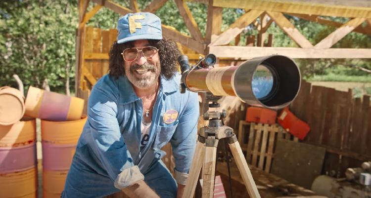 Yazar, yönetmen, başrol: Cem Yılmaz Yazar, yönetmen, başrol: Cem Yılmaz