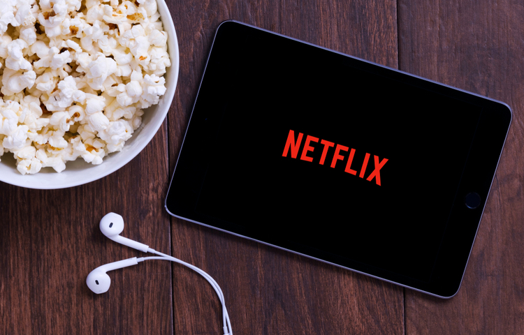 Netflix atakta; "İzleyemiyorsanız dinleyin!"