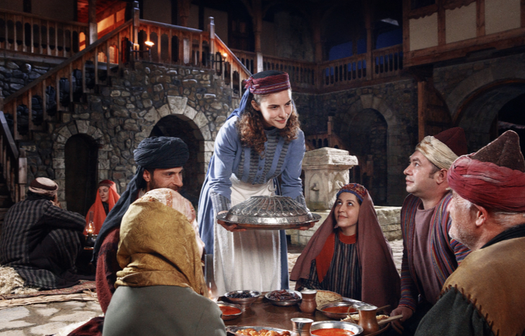 Vakıf Katılım 5. yıl reklam filminde izleyenleri tarih turuna çıkarıyor