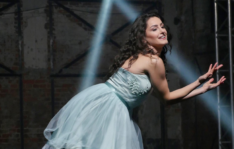 Atiye, Sinoz ürünlerini "Süren Bilir" diyor