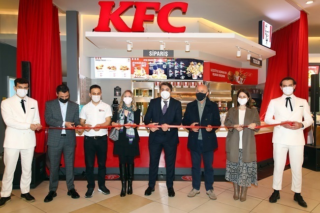 KFC İstinyePark restoranı lezzet korosu eşliğinde açıldı! KFC İstinyePark restoranı lezzet korosu eşliğinde açıldı!