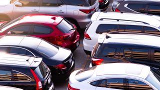 İkinci el otomobil fiyatları düşüyor