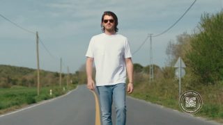 Mavi, yazı Kıvanç Tatlıtuğ ile karşıladı!