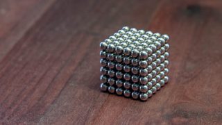 "Mıknatıslı piercing" akımı İngiltere’de 65 çocuğu hastanelik etti