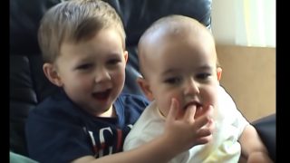 NFT'nin son yıldızı "Charlie bit my finger" oldu!