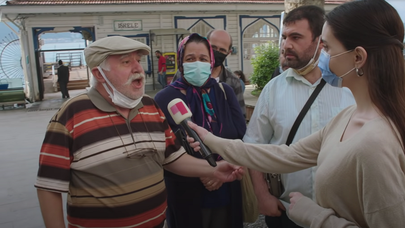 Sokakta entelektüel bir tartışma! Sokakta entelektüel bir tartışma!