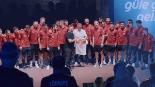 Türk A Milli Futbol Takımı’na Cem Yılmaz sürprizi