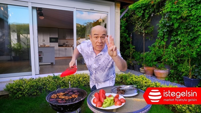 Güven Kıraç mangal başında