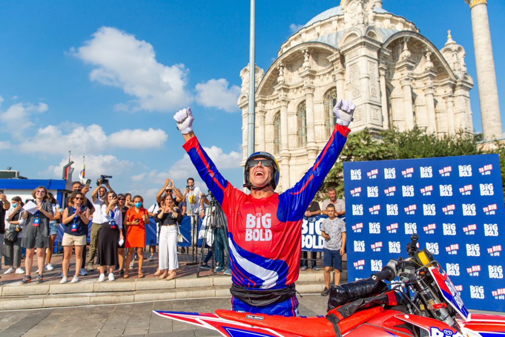 Robbie Maddison, motosikletle İstanbul Boğazı'nı aştı Robbie Maddison