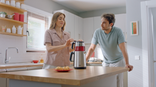 "Ben çayları demleyeyim, sen de tazele"