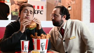 KFC'de "Yeminli Lezzet Tercümanı" iş başında