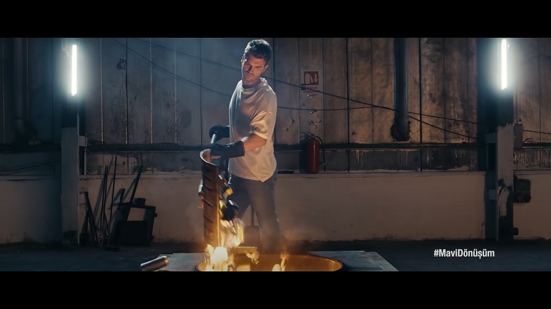 Mavi, "dönüşüm"ü Kıvanç Tatlıtuğ ile tanıttı! Mavi, "dönüşüm"ü Kıvanç Tatlıtuğ ile tanıttı!