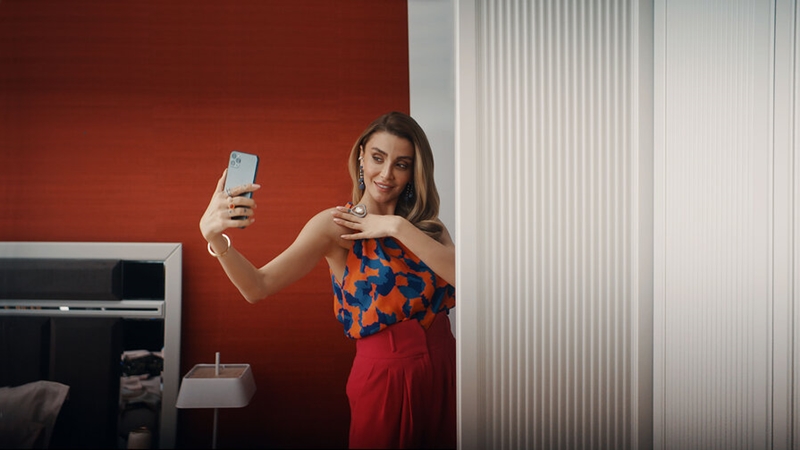 Özge Ulusoy Selfie’lere doyamadı! Özge Ulusoy Selfie’lere doyamadı!