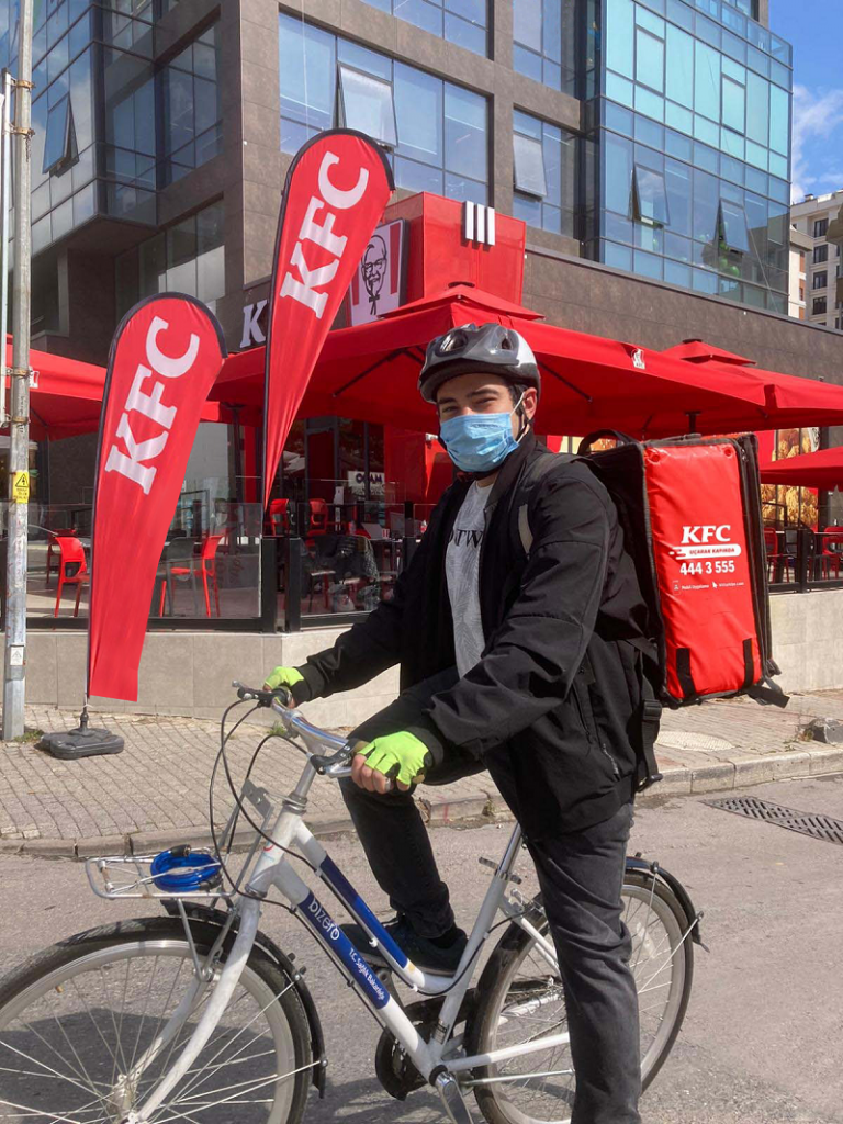 Paket serviste bisiklet dönemi başlıyor KFC Türkiye bisikletli kuryeler