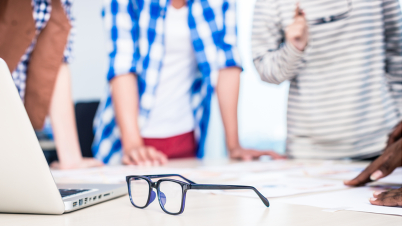 Müşteri ile çalışanımız arasında kaldık İz İletişim: Müşterilerimi ve çalışanlarımızın arasında kaldık