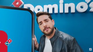Her yaştan Enis Arıkan Domino's diyor!