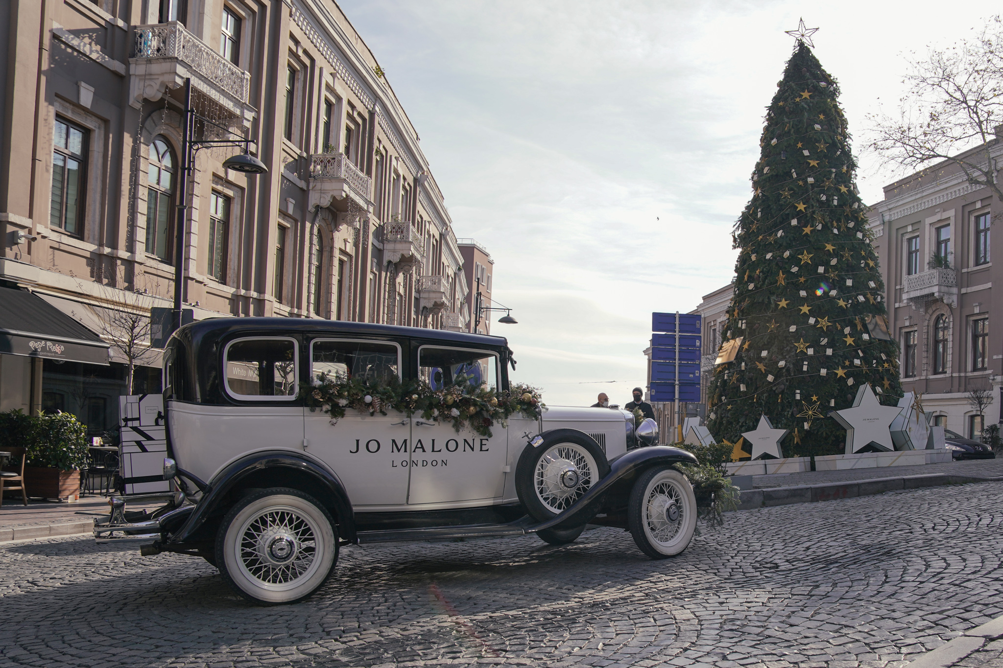 Jo Malone London yeni yıl coşkusunu İstanbul sokaklarına taşıyor