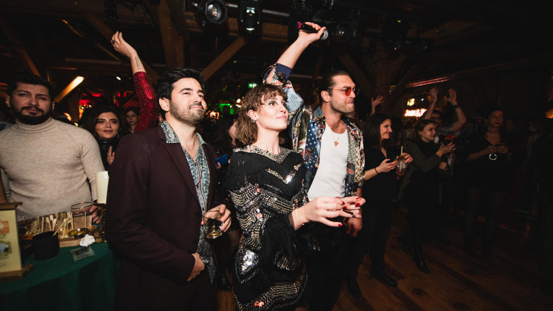 Join & Blend kabının dışına taşıyor