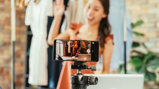 Sosyal medya AVM'leri tahtından etti