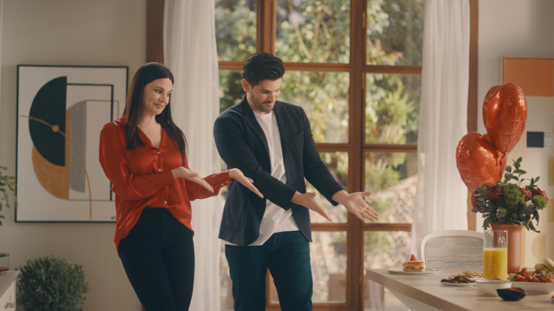 Almeda ve Tolgahan Sayışman çiftinden "Aşık Oluyorum Eyvah" performansı Almeda ve Tolgahan Sayışman çiftinden "Aşık oluyorum eyvah" performansı"