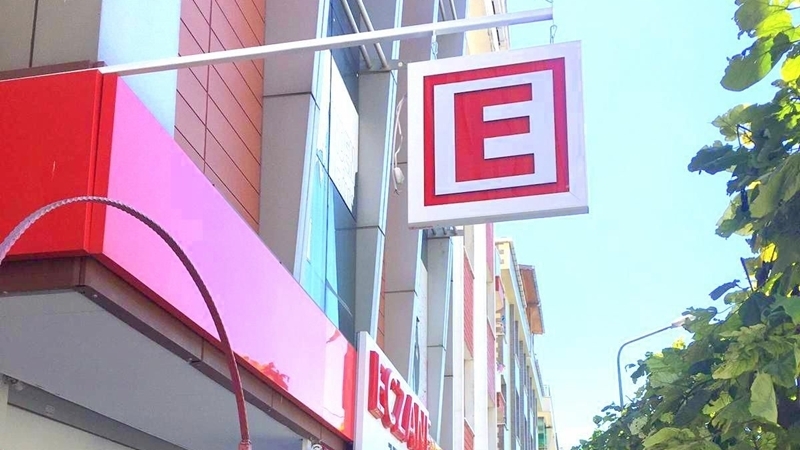 Eczanelerin "E" tabelasıyla ilgili Danıştay'dan ilginç karar Eczanelerin "E" tabelasıyla ilgili Danıştay'dan ilginç karar