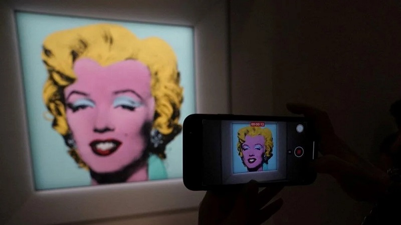 Warhol'un Marilyn'i 20. yüzyılın en pahalı sanat eseri oldu!
