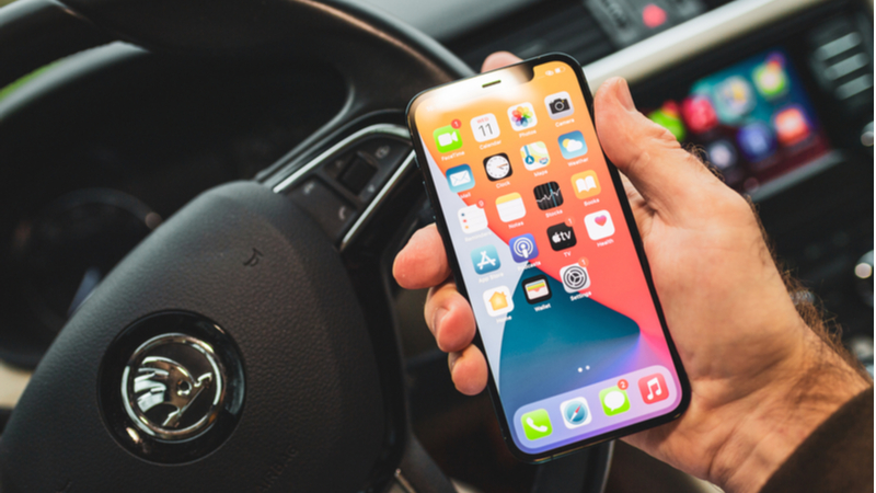 Apple'dan ilginç patent başvurusu! Apple promili yüksek çıkan sürücülerden direksiyonu devralacak
