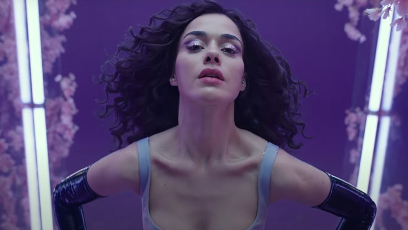 Bensu Soral kadınları korkmadan yenilenmeye davet ediyor