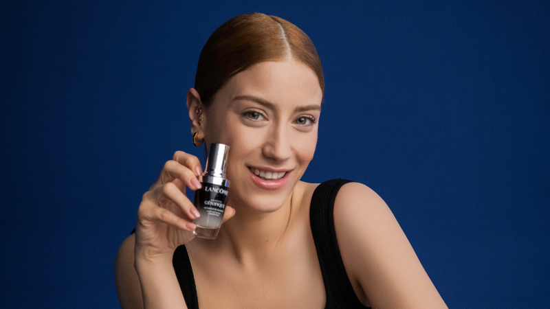 Hazal Kaya canlı görünen cildinin sırrını paylaşıyor