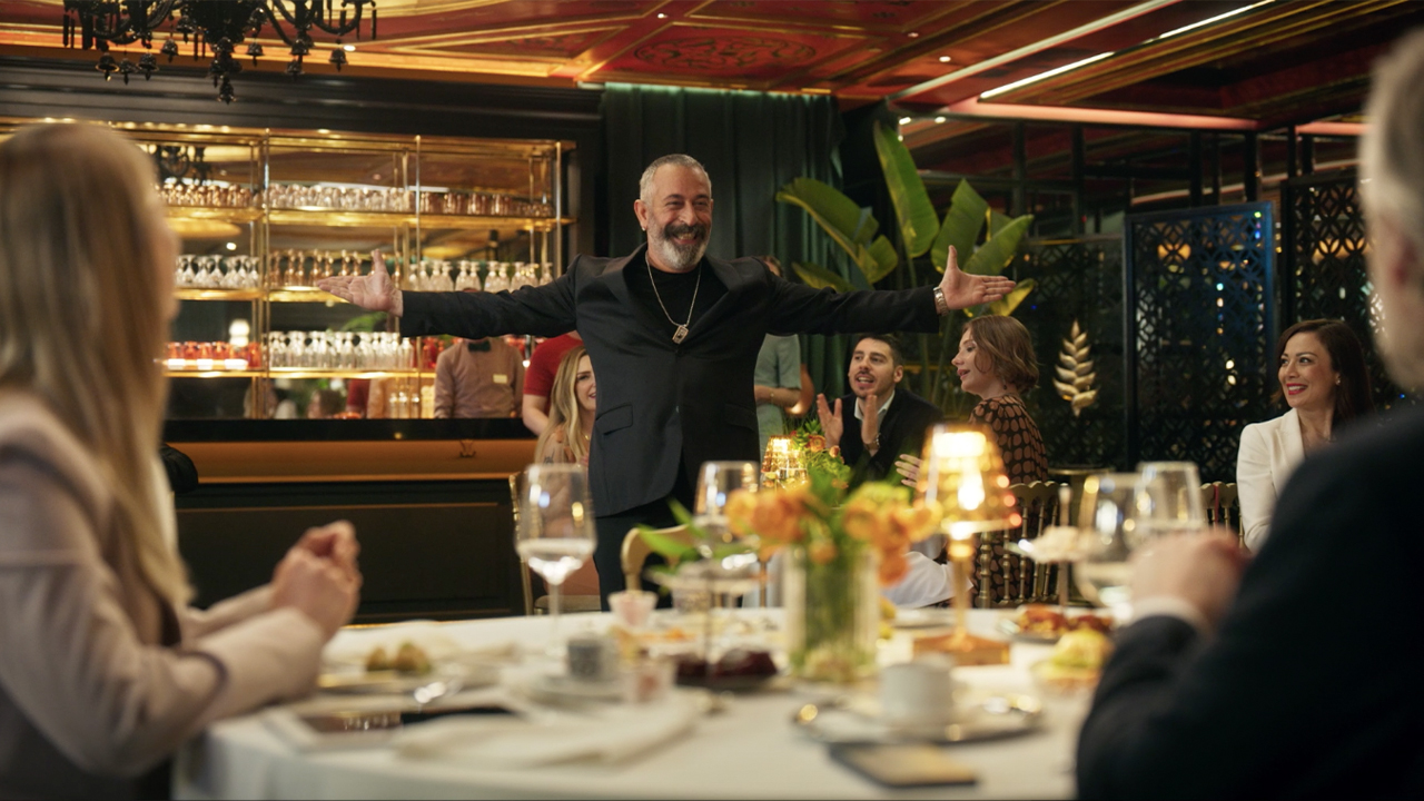 Cem Yılmaz’dan konuklarına Hepsiburada tavsiyesi