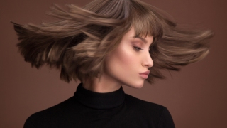 Kadınlar saç düzleştiricisiyle aşk yaşıyor