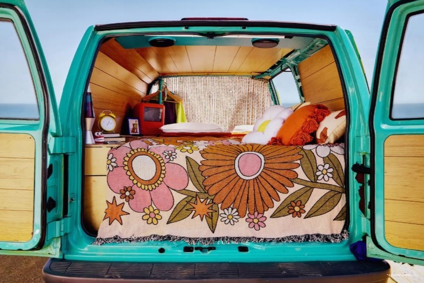 Airbnb, Scooby-Doo’nun ikonik karavanının kapılarını misafirlere açıyor scooby-doo