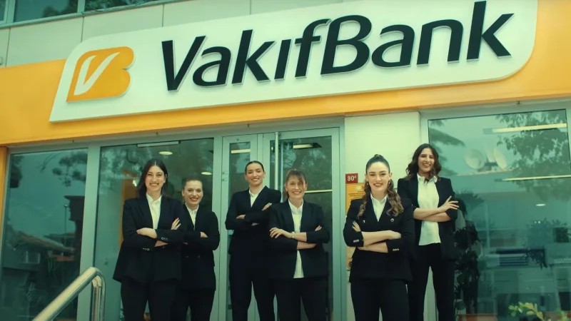 Yıldız voleybolcular bankacı oldu