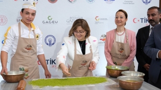 Dior tasarlıyor, Michelin'li şefler pişiriyor... Kim tutar Gaziantep'i!