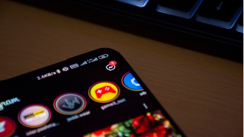 Instagram’dan hikayeleri geçmek için ekrana tıklamaktan yorulanlara güncelleme | Son 24 saatin gündemi
