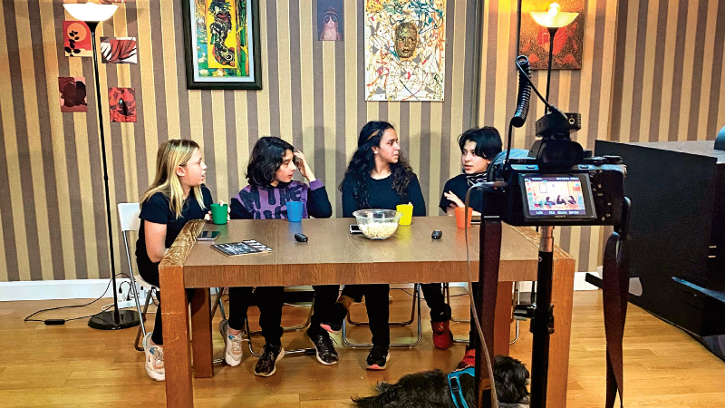 Çocuklar ve gençler sanatı deneyimleyerek öğreniyor Çocuklar ve gençler sanatı deneyimleyerek öğreniyor