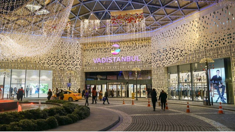 Vadi İstanbul'daki çatışmada AVM'lerin itibarı da vuruldu Vadi İstanbul'da yaşanan arbedede bir yaralı daha var: "AVM'lerin itibarı"