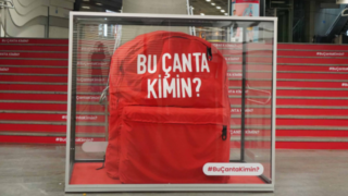 Mecidiyeköy metro girişine bırakılan dev çanta kimin?