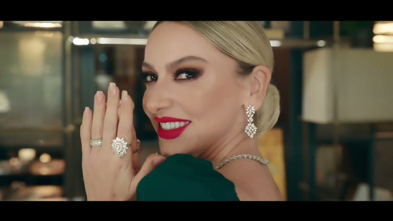 Hadise yeni mücevherleriyle ışıldıyor Hadise yeni mücevherleriyle ışıldıyor