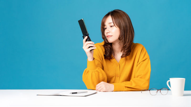 Kapaklı cep telefonları geri mi dönüyor? kapaklı telefon