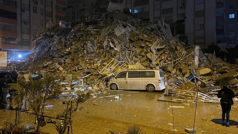 Türkiye'nin acı günü: Deprem 10 şehri etkiledi | Son 24 saatin gündemi Türkiye'nin acı günü: Deprem 10 şehri etkiledi | Son 24 saatin gündemi