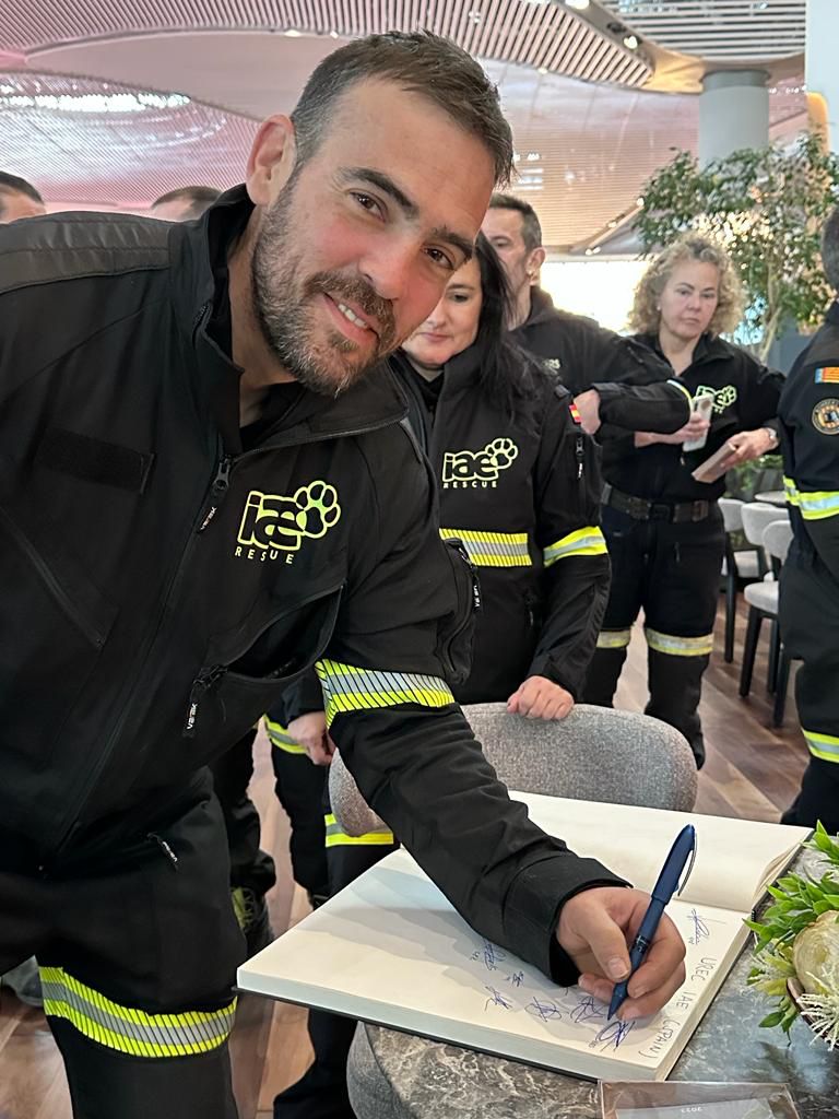 İGA İstanbul Havalimanı’ndan arama kurtarma ekiplerine 15 dilde teşekkür İGA İstanbul Havalimanı’ndan arama kurtarma ekiplerine 15 dilde teşekkür