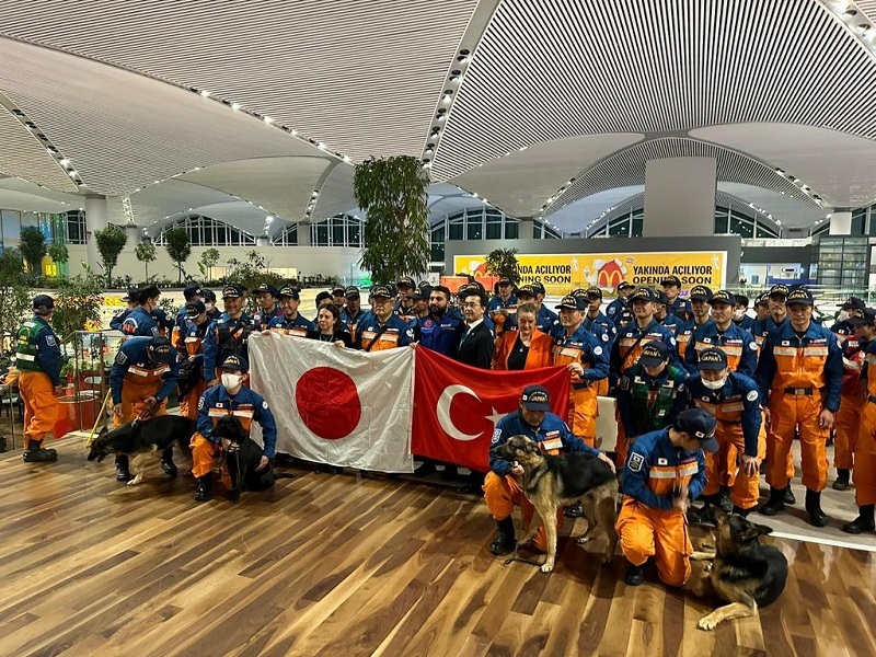 İGA İstanbul Havalimanı’ndan arama kurtarma ekiplerine 15 dilde teşekkür İGA İstanbul Havalimanı’ndan arama kurtarma ekiplerine 15 dilde teşekkür